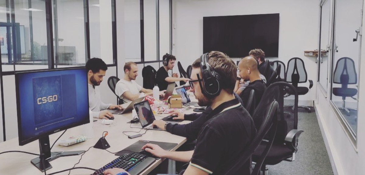 Le plateau de Modulotech à Issy-les-Moulineaux, développeurs à leur poste